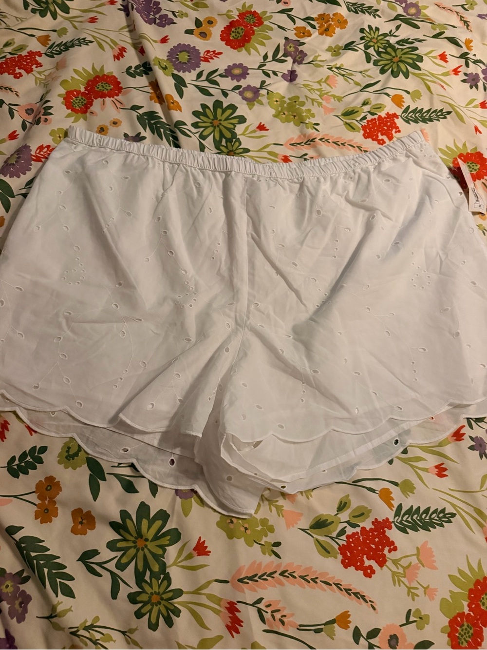 Ava & Viv White Eyelet Scalloped Hem Shorts